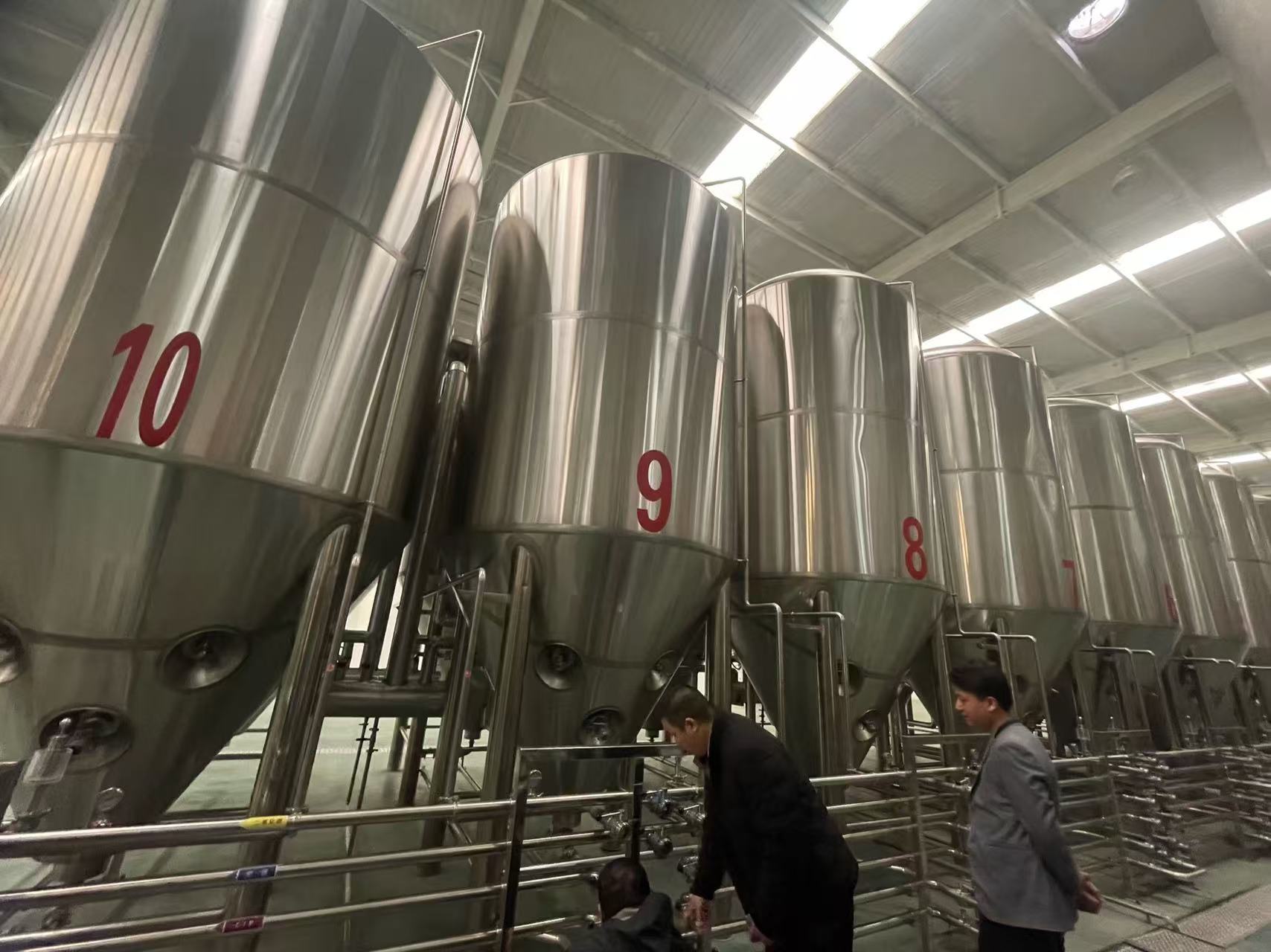 水满乡精酿啤酒设备厂—平面布置、设备设计、制造、调试、培训等一条龙服务